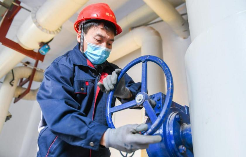 【守牢“一排底線”】權屬供熱企業(yè)全面開展“冬病夏治”供熱檢修工作